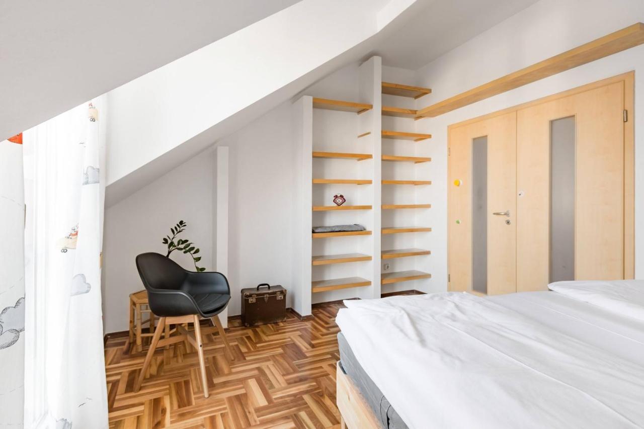 Relax Into Loft Living At A Light-Filled City Escape Budapest Luaran gambar