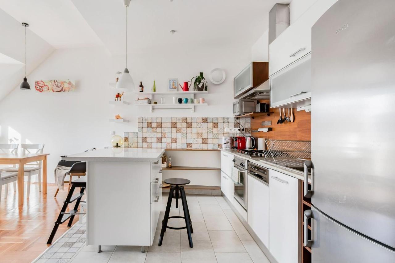 Relax Into Loft Living At A Light-Filled City Escape Budapest Luaran gambar