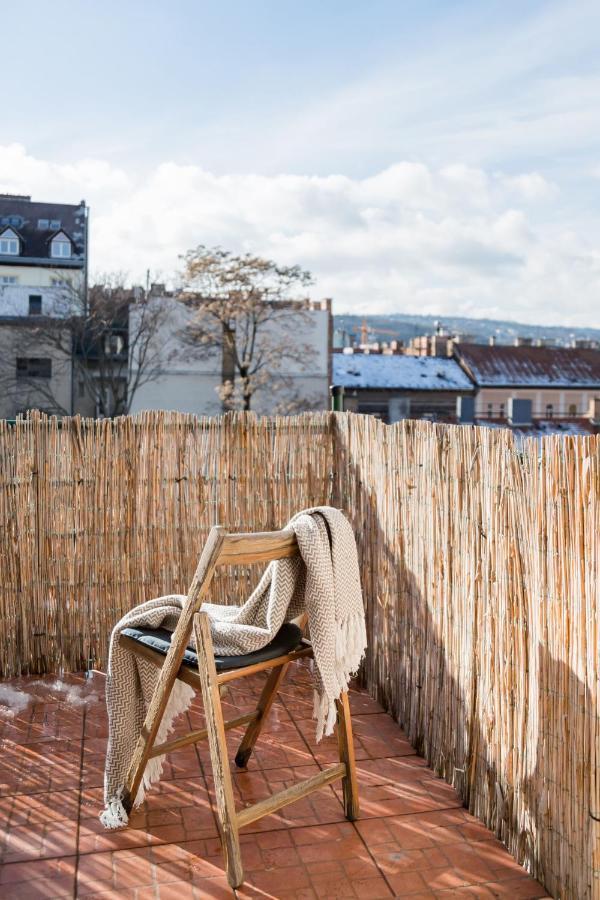 Relax Into Loft Living At A Light-Filled City Escape Budapest Luaran gambar