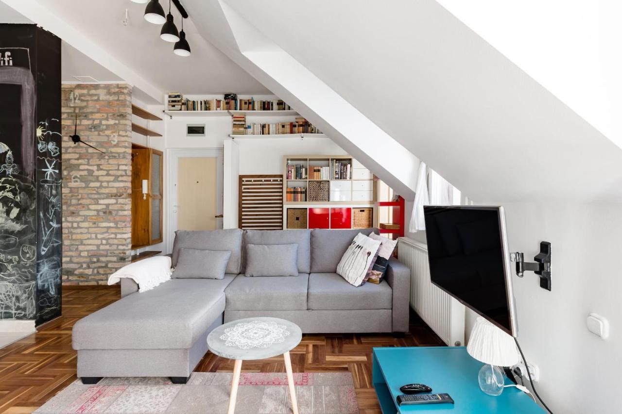 Relax Into Loft Living At A Light-Filled City Escape Budapest Luaran gambar