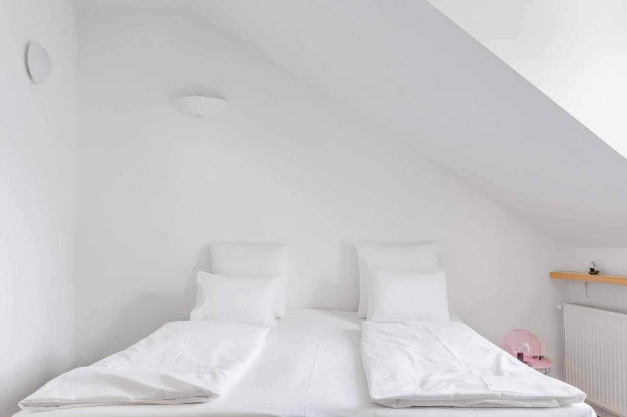 Relax Into Loft Living At A Light-Filled City Escape Budapest Luaran gambar