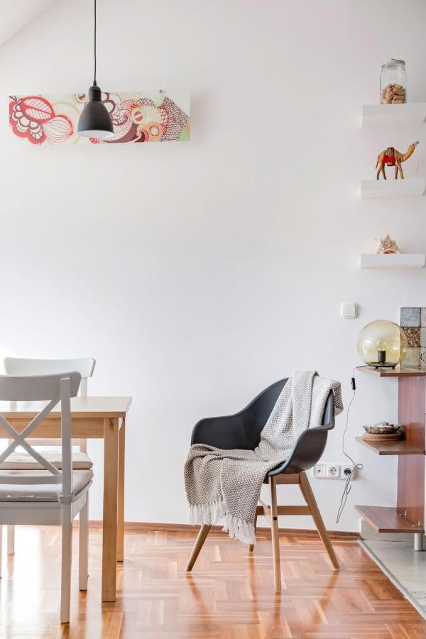 Relax Into Loft Living At A Light-Filled City Escape Budapest Luaran gambar