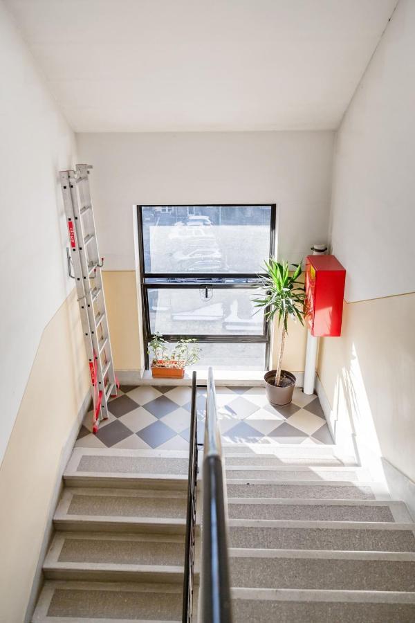 Relax Into Loft Living At A Light-Filled City Escape Budapest Luaran gambar